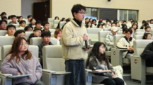 华南理工大学建筑学院周剑云、王国光教授为  18影片
师生作专题讲座